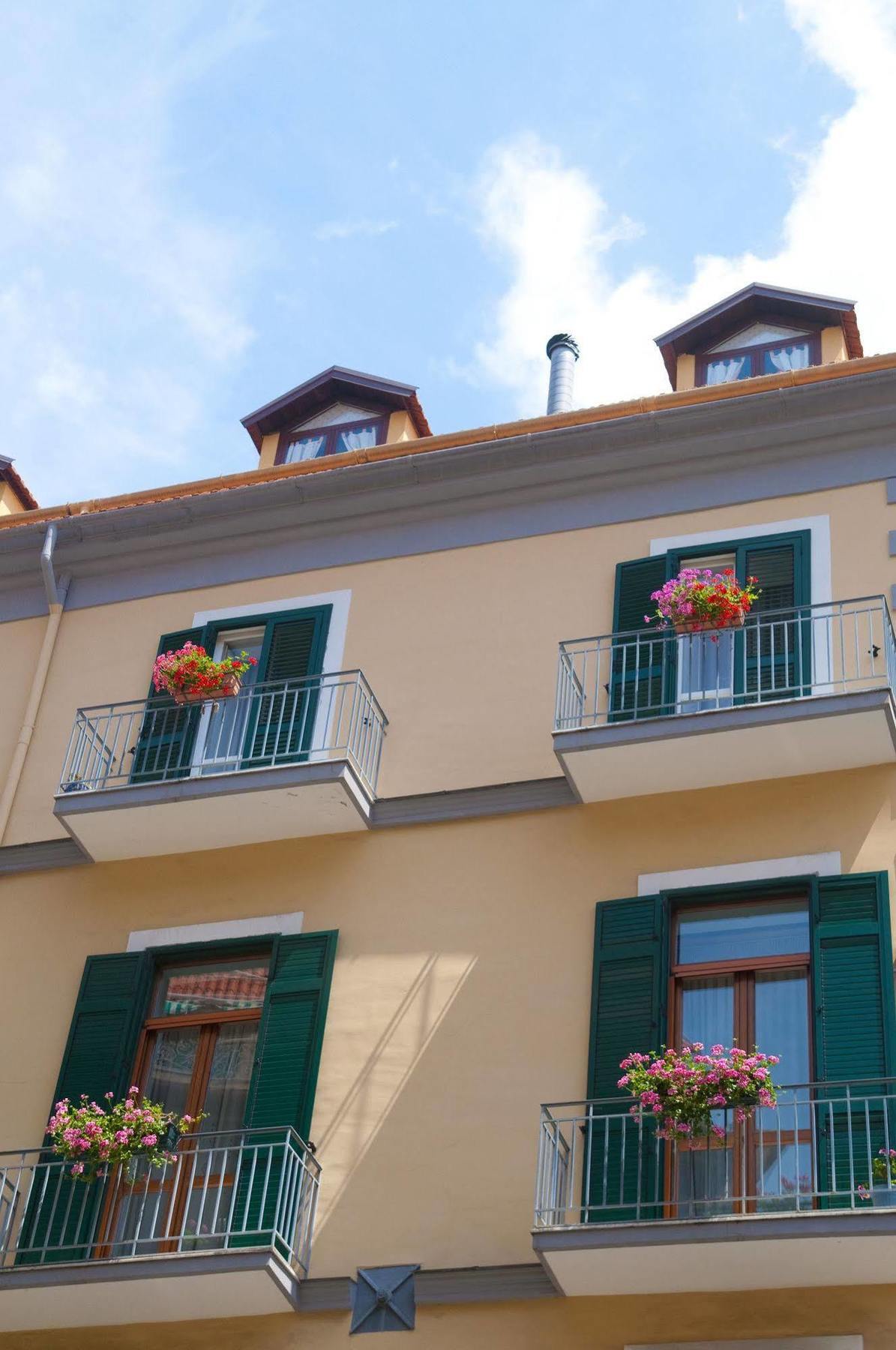 Tetto Fiorito Apartment Castellammare di Stabia Ngoại thất bức ảnh