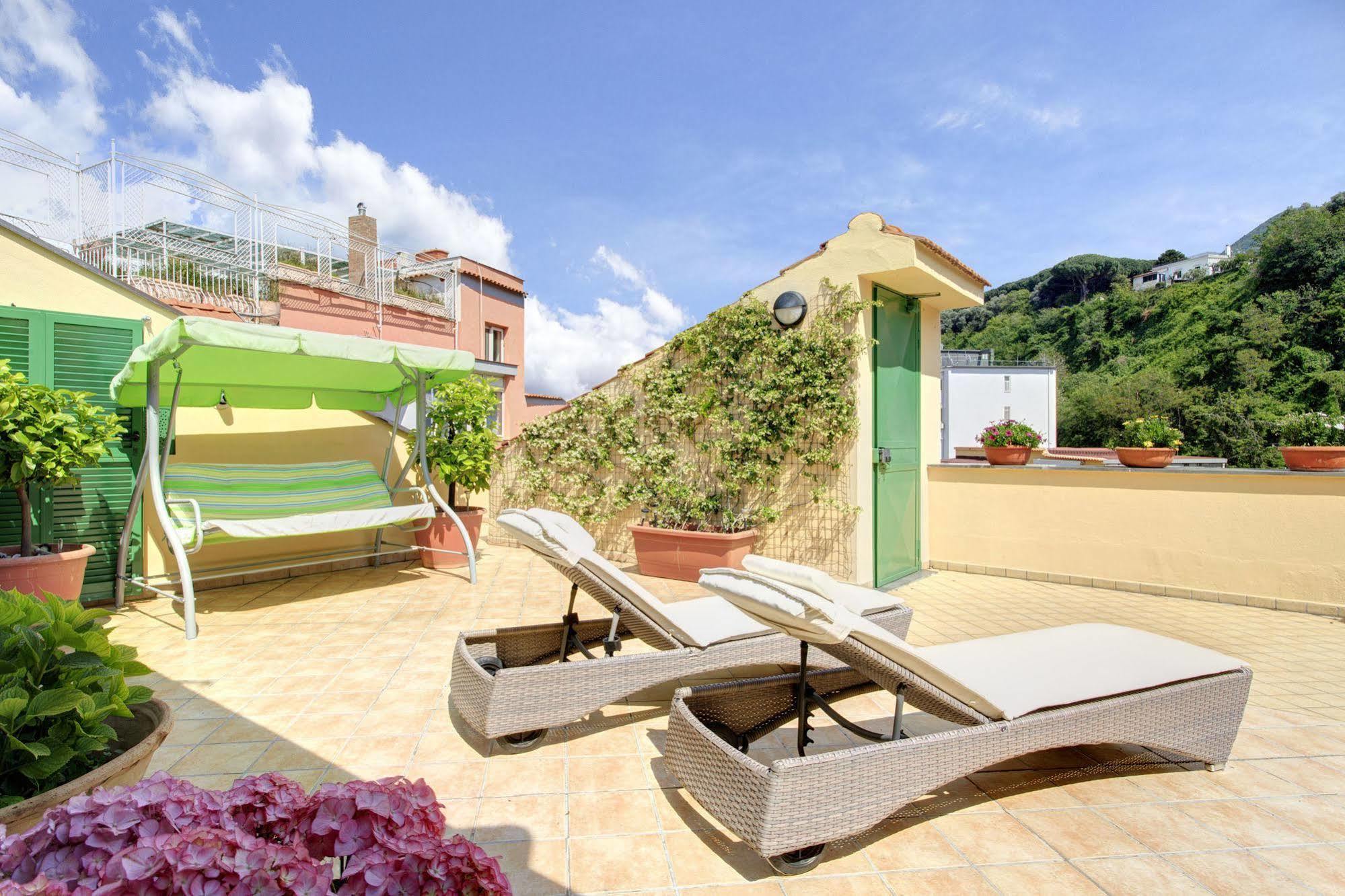Tetto Fiorito Apartment Castellammare di Stabia Ngoại thất bức ảnh